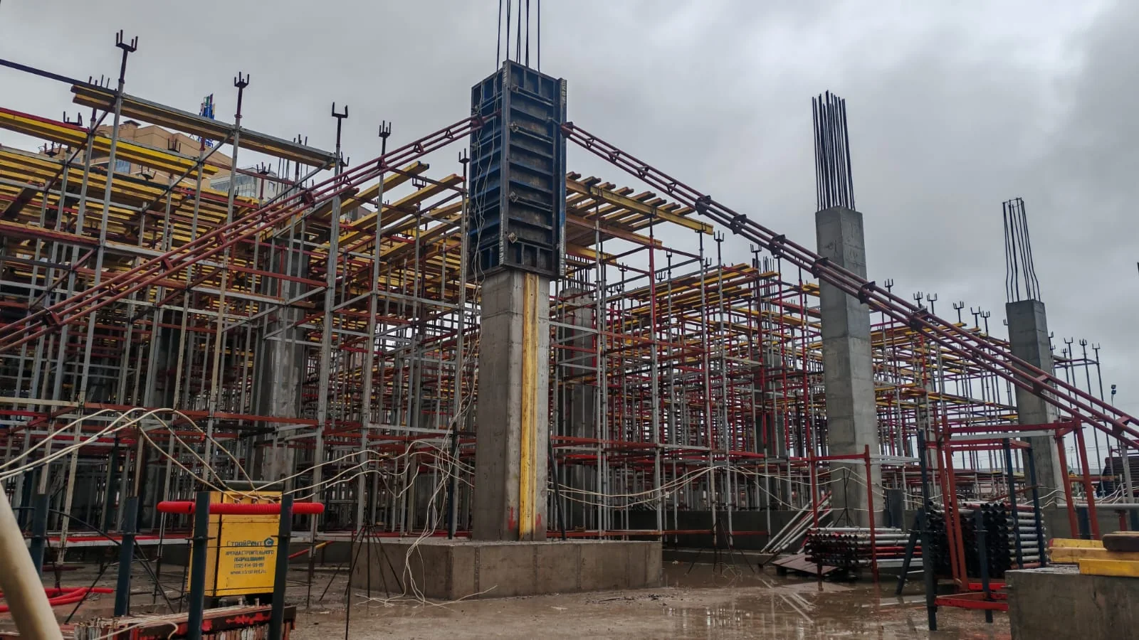 Formwork solutions for a commercial complex in Murino